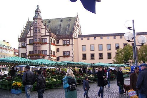 Marktplatz mit Rathaus